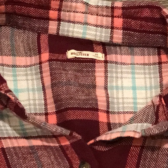 Like New- Hollister Button Down shirt - Picture 4 of 6